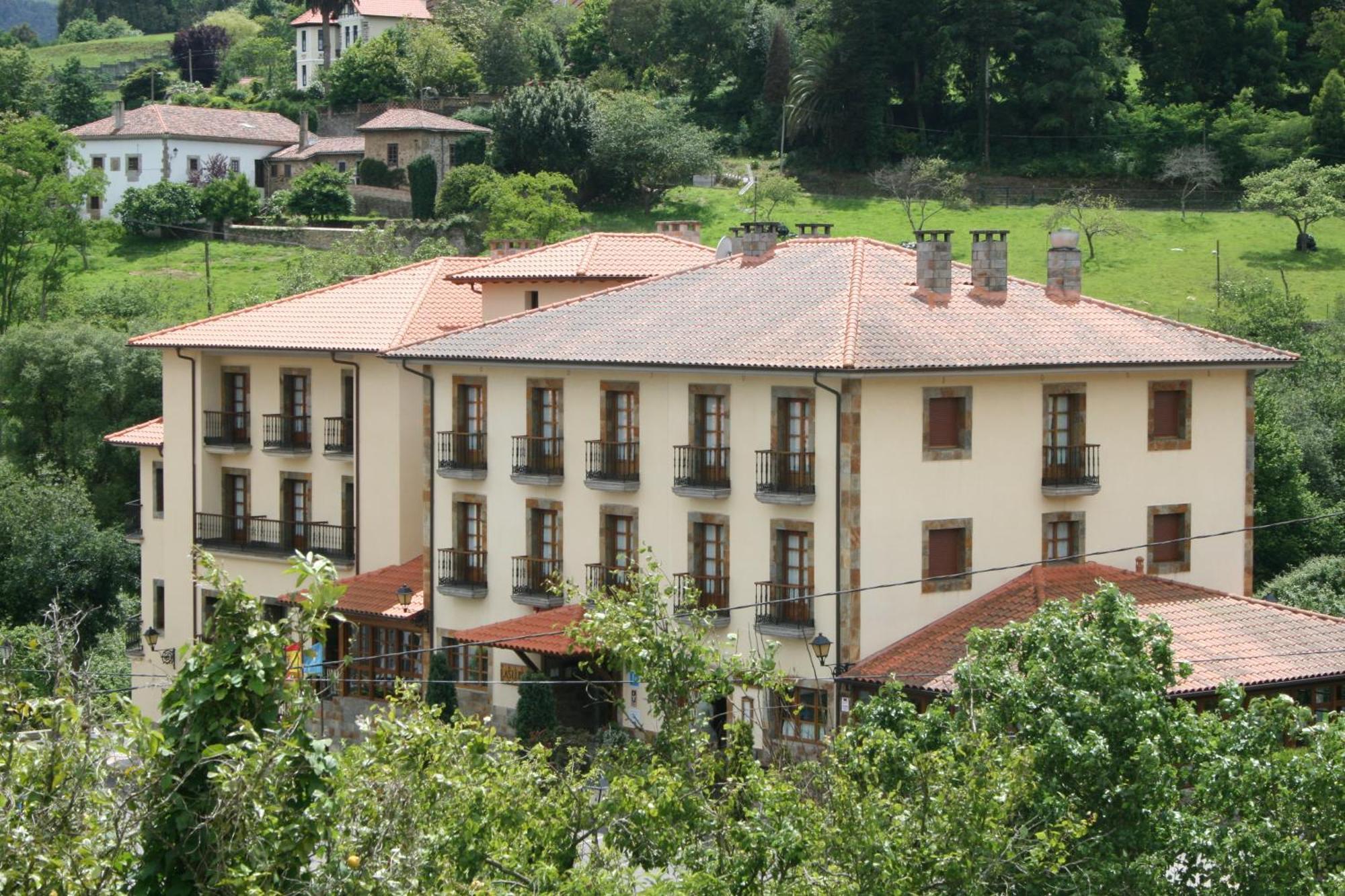 Hotel Valle Las Luinas โซโตเดอลุยญา ภายนอก รูปภาพ