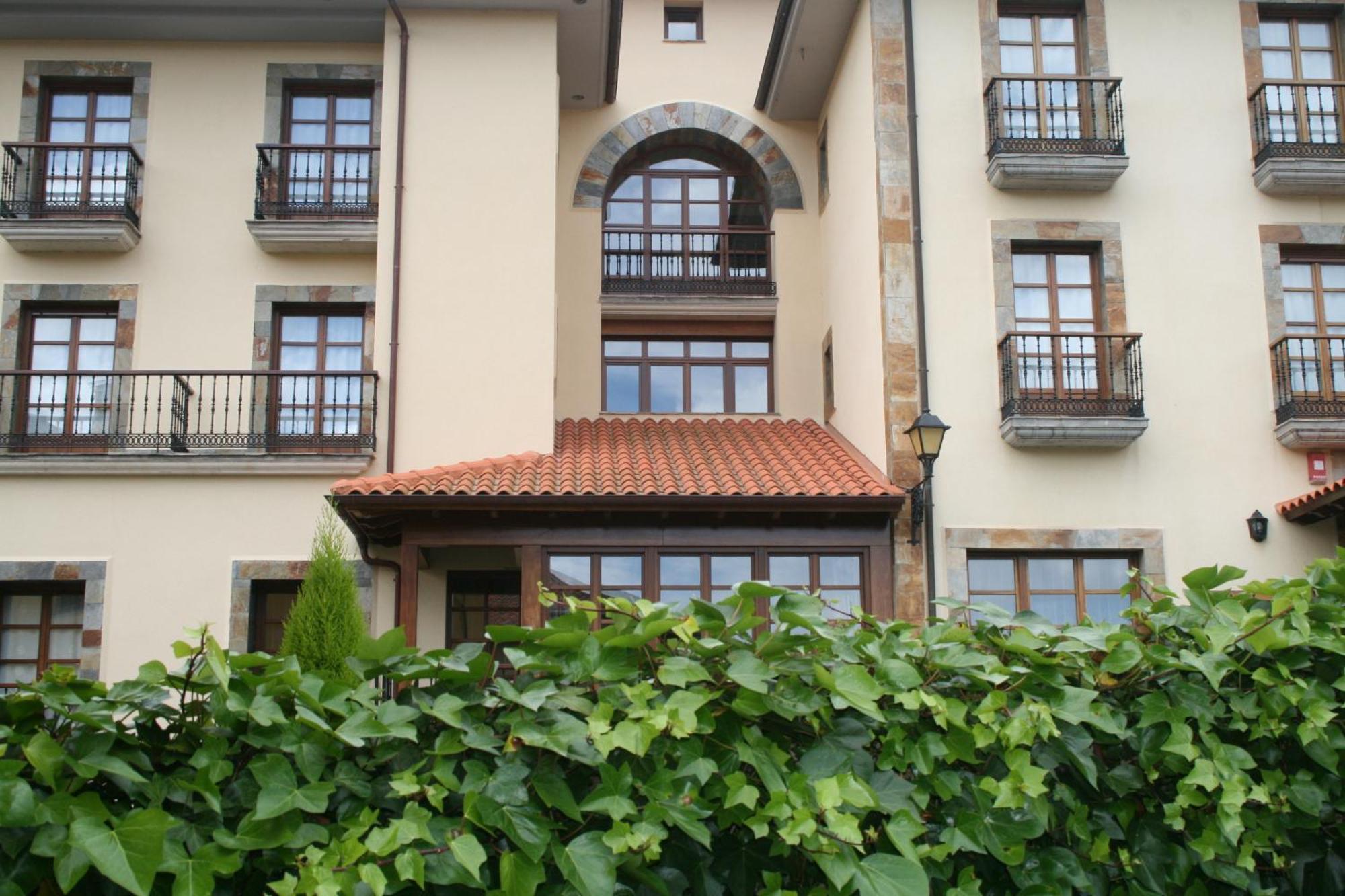 Hotel Valle Las Luinas โซโตเดอลุยญา ภายนอก รูปภาพ