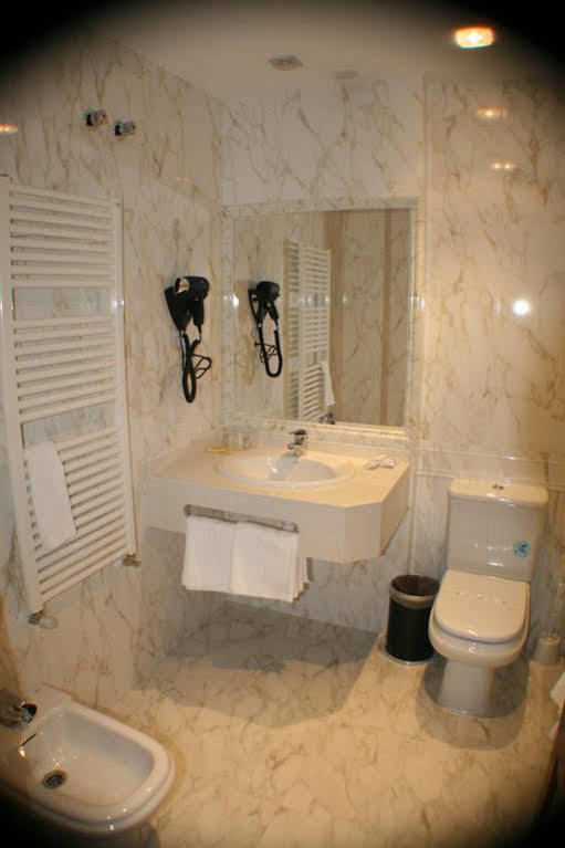 Hotel Valle Las Luinas โซโตเดอลุยญา ภายนอก รูปภาพ