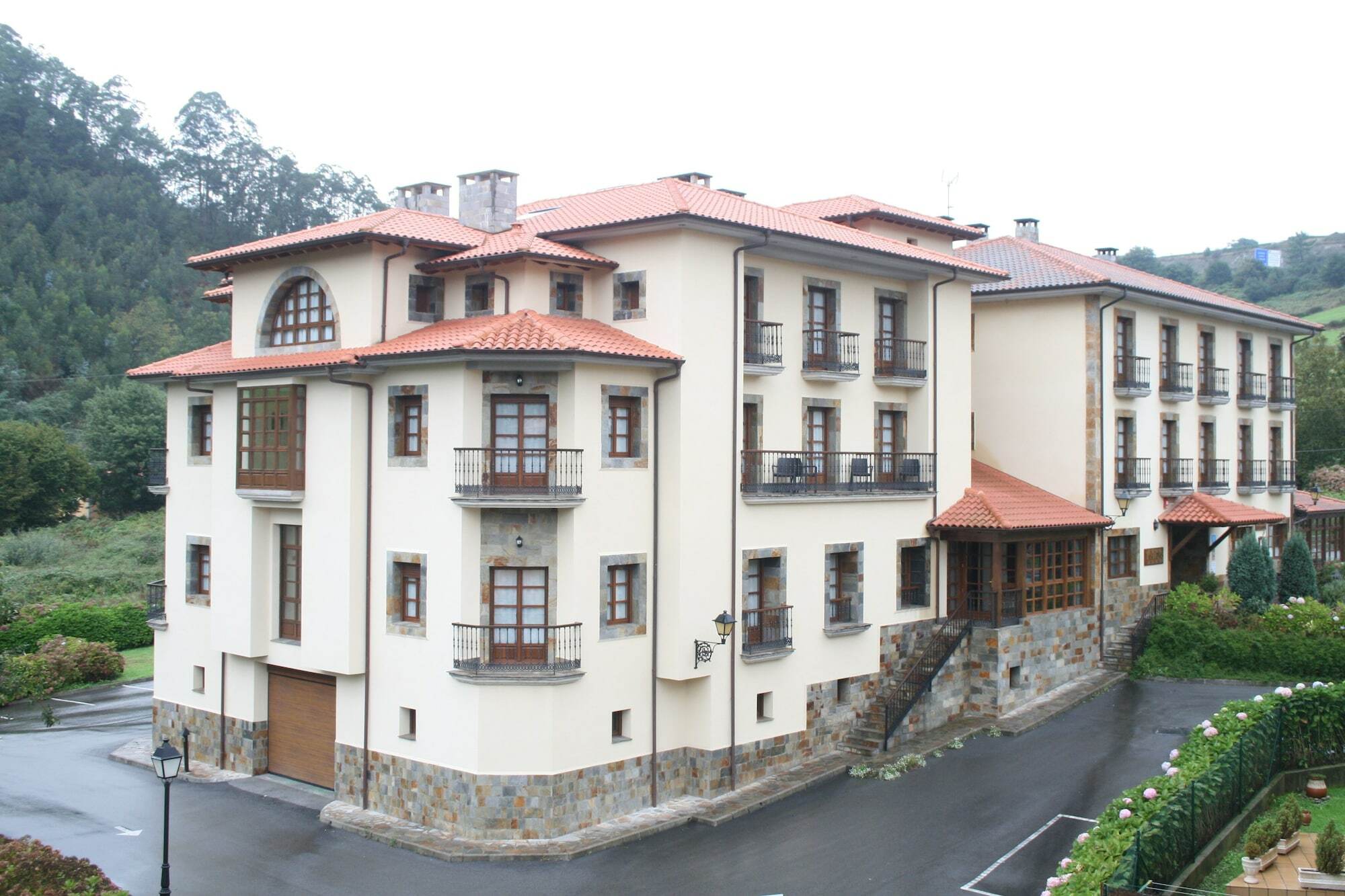Hotel Valle Las Luinas โซโตเดอลุยญา ภายนอก รูปภาพ
